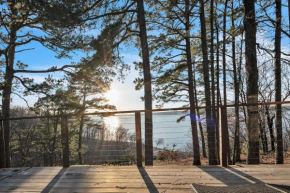 Lakefront Escape on Lake Hudson cabin